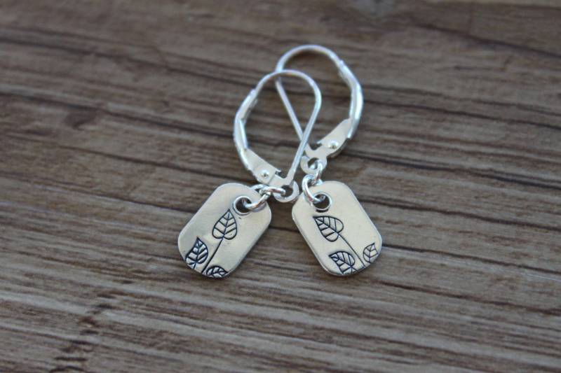 Winzige Sterling Silber Blatt Ohrringe/Tropfen Handgestempelte Minimalistisch Zierliche Naturliebhaber von NtikArtJewelry