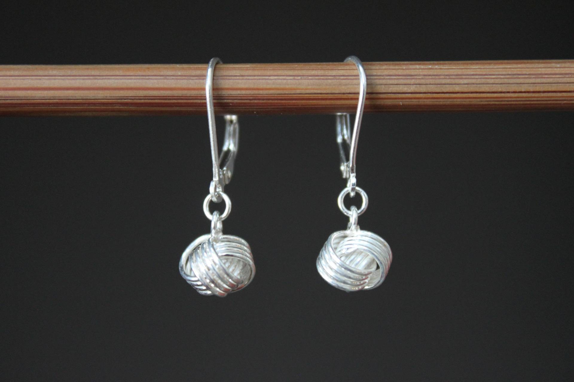 sterling Silber Liebe Knoten Baumeln Ohrringe, Lever Back von NtikArtJewelry