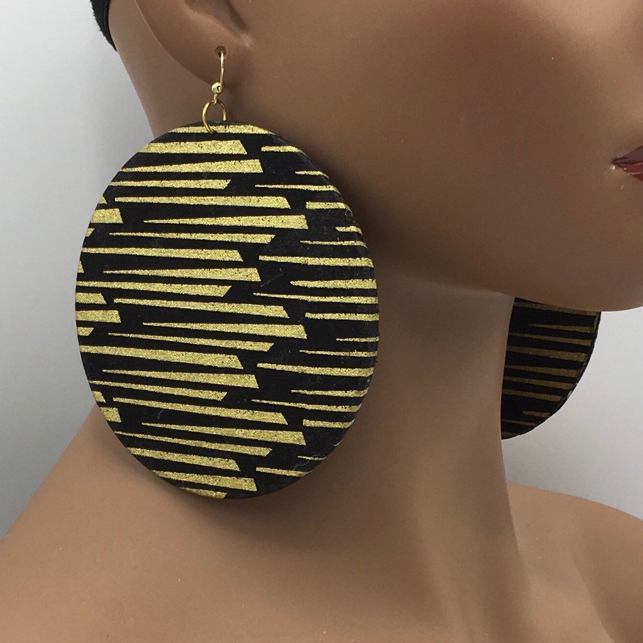 Schwarz & Gold Ankara Stoff Ohrringe Afrocentric Hölzernen Statementschmuck Schwarz & Gold Ankara Stoff Ohrringe Afrocentric Hölzernen Statementschmuck von NubianGrace