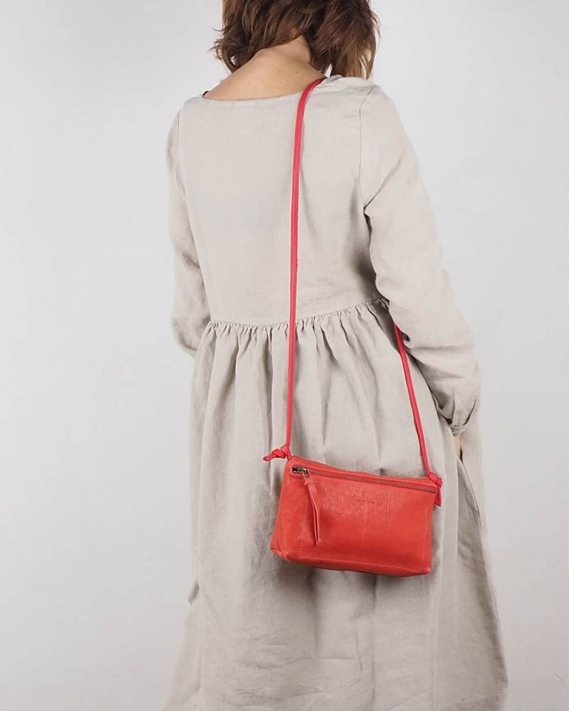 Kleine Rote Leder Umhängetasche, Minimalist Kleine Geldbörse, Handgemachte Ledertasche, Rote Korall Geldbörse Frauen, Schultertasche Rot von Nubuckcuir