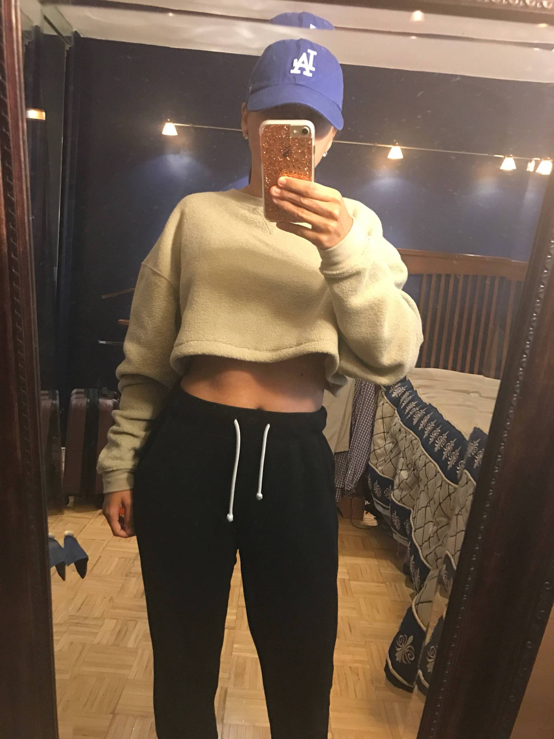 Fleece-Sweatshirt Beschnitten Fleece-Sweatshirt Beschnitten von NuevaVidaClothing