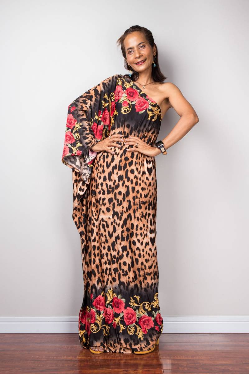 Ein Schulter Kaftan, Cocktailkleid, Schulterfreies Maxikleid Mit Blumendruck, Fledermausärmelkleid Für Frauen Leoparden - Und Blumendruck von Nuichan