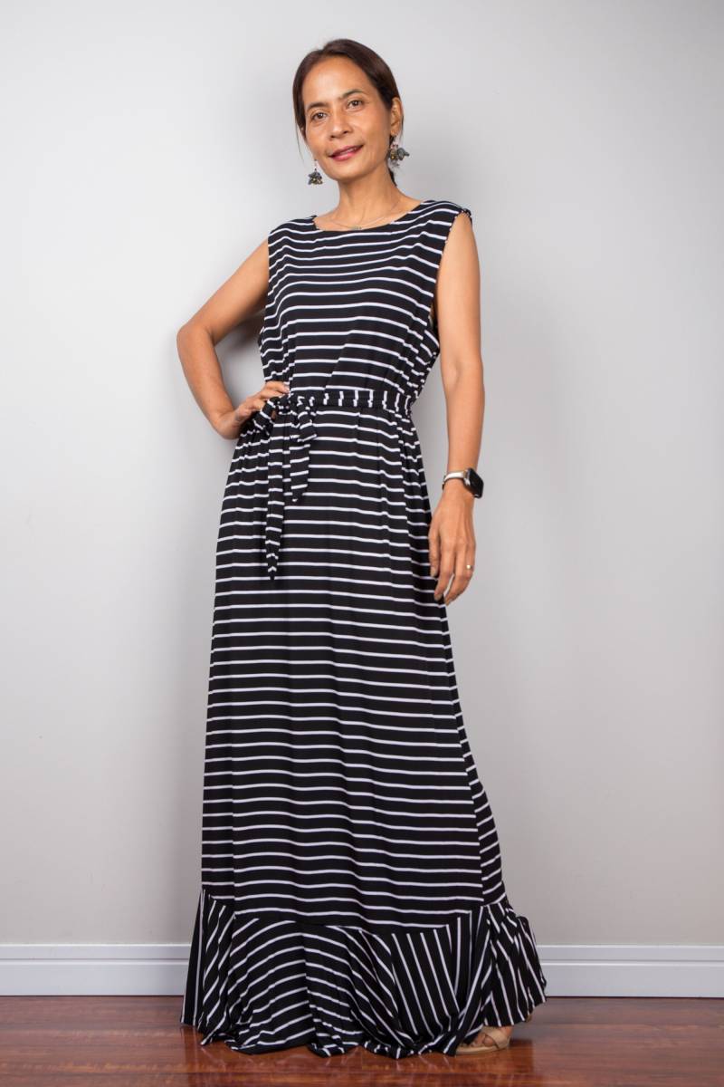 Schwarzes Ärmelloses Kleid Mit Weißen Streifen, Neckholder Kleid, A-Linien Maxi Langes Schwarzes Röhren Schärpe von Nuichan