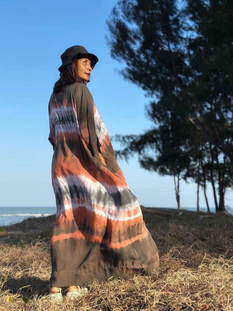 Tie Dye Shibori Kaftan Kleid, Maxikleid in Erdtönen Mit Taschen, Boho Festival Übergroßes Schlauchkleid von Nuichan