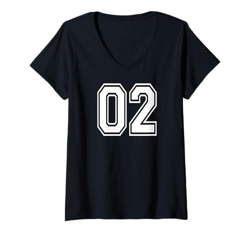 Damen Nummer 02 Sportmannschaft Style in weiß T-Shirt mit V-Ausschnitt von Numbers and Letters