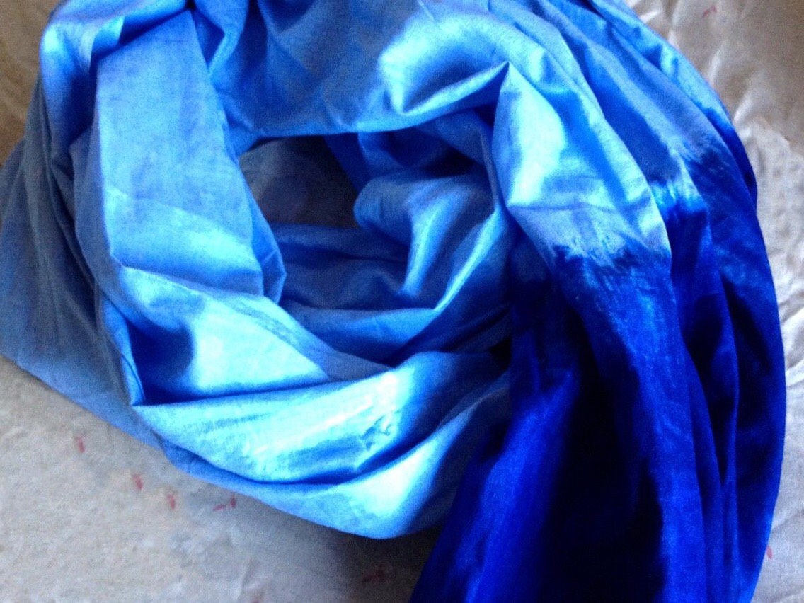 Handgemachter Indigo Tuareg Schal Turban Hellblau Sahara Unisex Handgemachter Indigo Tuareg Schal Turban Hellblau Sahara Unisex von Numedia