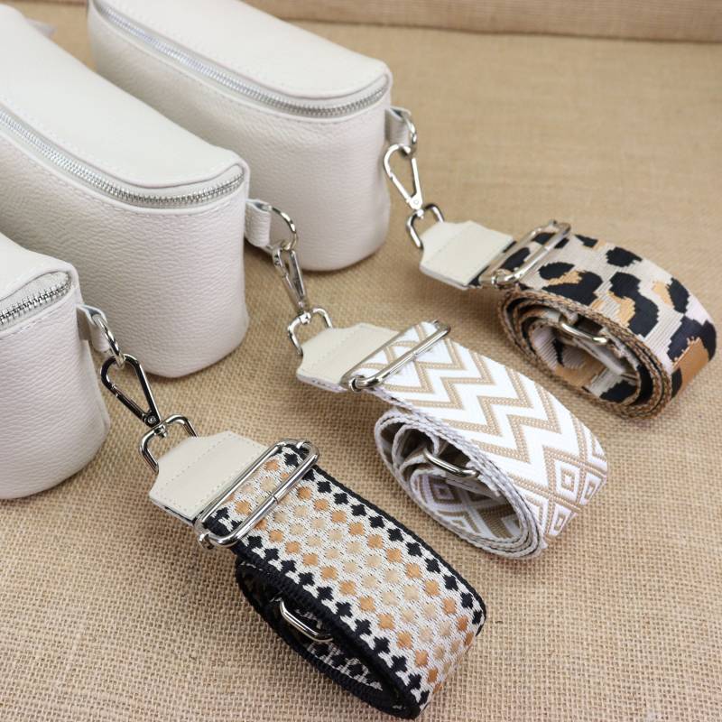 Cremefarbener Ledertaschengurt Für Frauen Mit Gemustertem Breitem Schulterriemen Und Silber-Hardware, Kamerataschengurt, Stofftaschengurt von NurPelle