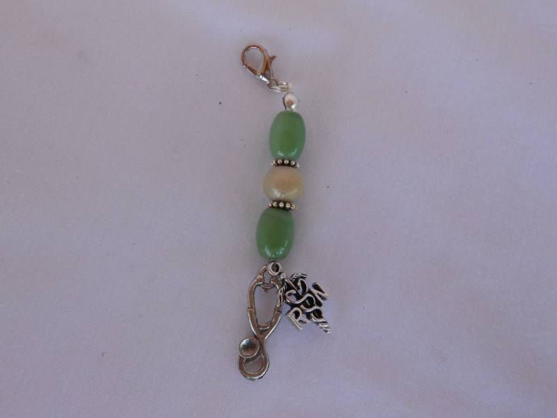 1 Rn Mit Stethoskop Perlen Charms Zum Verschönern Von Schlüsselbund, Handtasche, Kleidung, Brieftasche Oder Zur Verwendung Als Schmuck 1 Rn Mit Stethoskop Perlen Charms Zum Verschönern Von Schlüsselbund, Handtasche, Kleidung, Brieftasche Oder Zur Verwendung Als Schmuck von NursesNPurses
