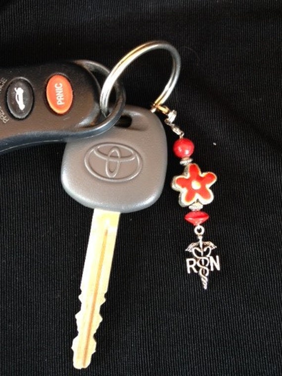 1 Rn Perlen Anhänger. Stolz Krankenschwester Zu Sein. Zum Aufhängen An Handtasche, Ikeychain, Rucksack Und Mehr 1 Rn Perlen Anhänger. Stolz Krankenschwester Zu Sein. Zum Aufhängen An Handtasche, Ikeychain, Rucksack Und Mehr von NursesNPurses