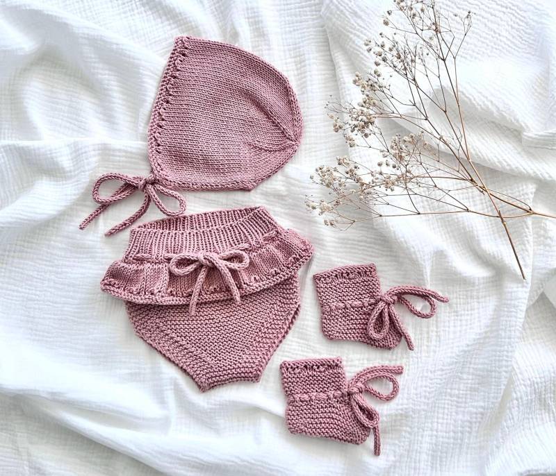 Baby Mädchen 3-6 Monate Pumphose, Mütze Und Booties Set von NuschBoutique