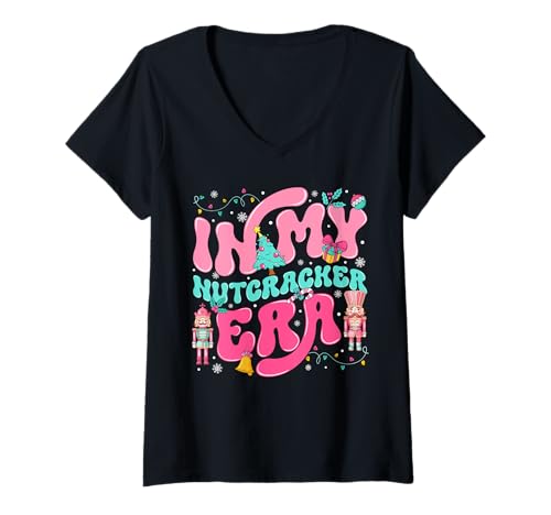 Damen In My Nutcracker Era Nussknacker Squad Pink Christmas Girly T-Shirt mit V-Ausschnitt von Nutcracker Squad Christmas Women Girl Ades.shirt