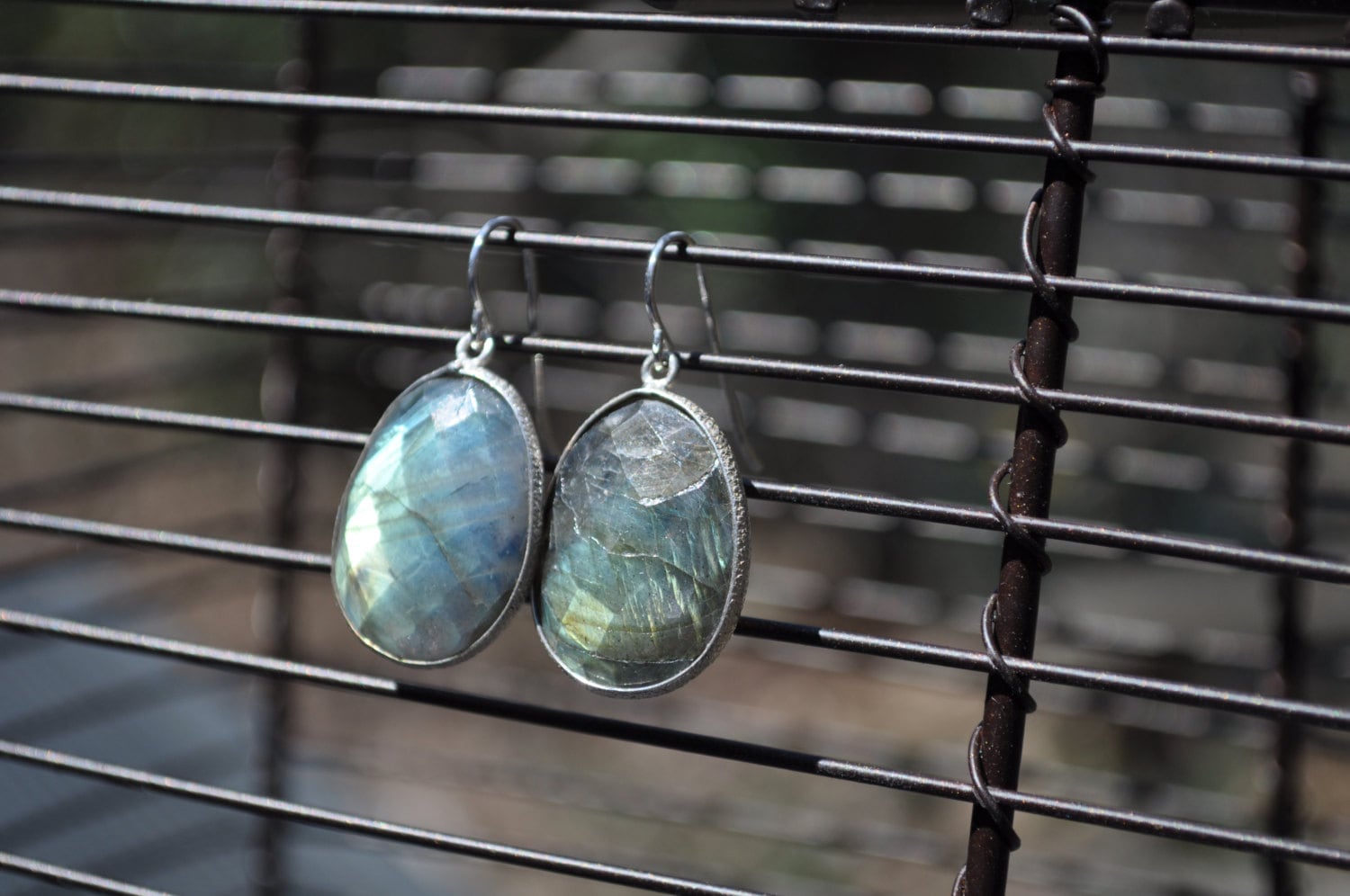 Blinkende Labradorit Ohrringe Blinkende Labradorit Ohrringe von NuttreeDesignJewelry