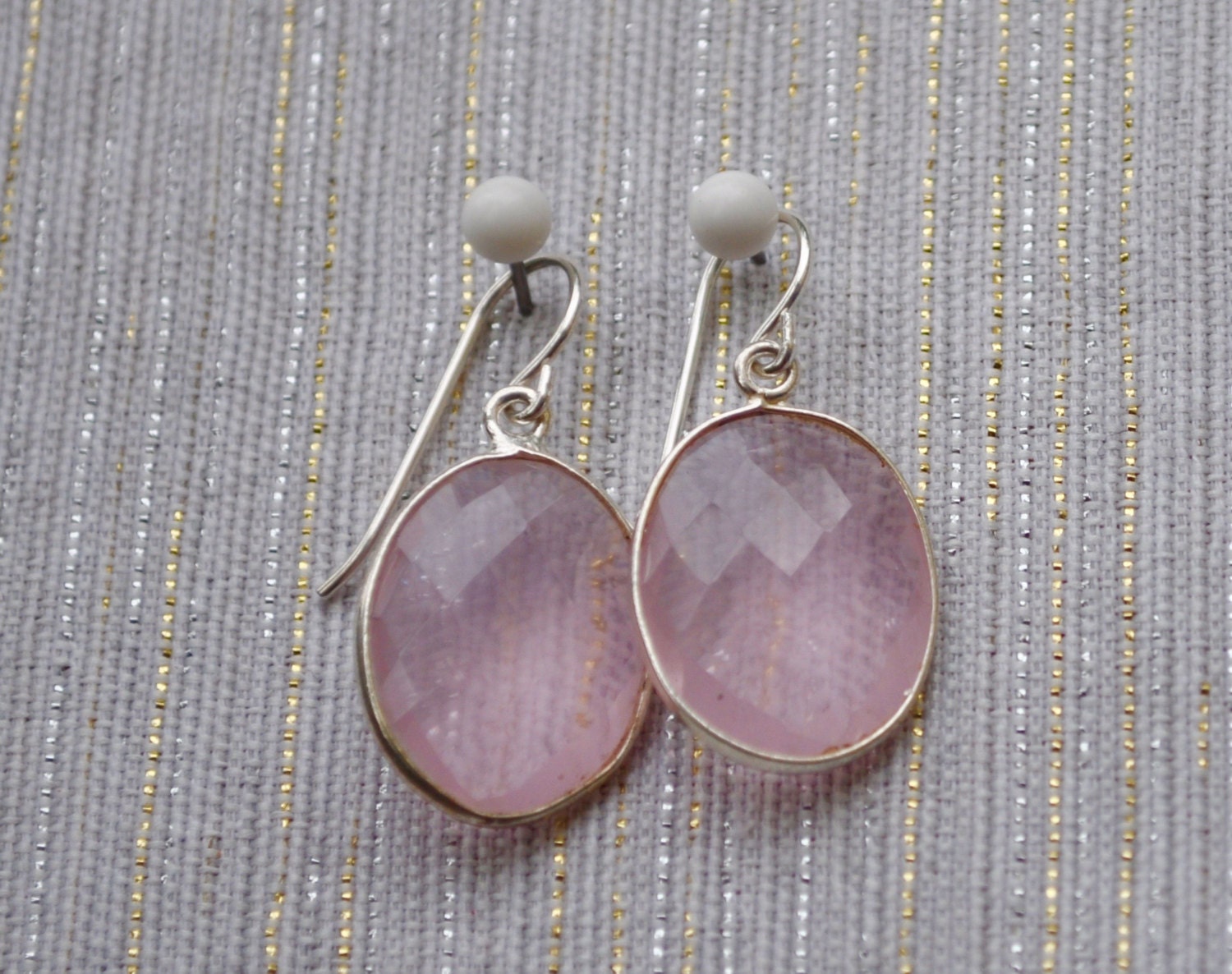 Hübsche Rosa Rosenquarzohrringe Hübsche Rosa Rosenquarzohrringe von NuttreeDesignJewelry