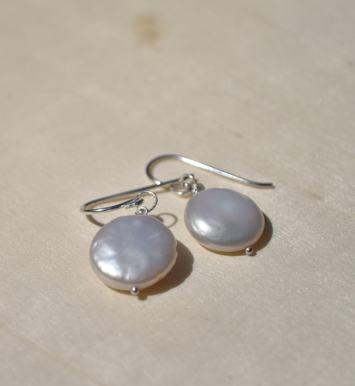 Münze Perlentropfen - Einfach Chic Große Brautjungfer Geschenk Münze Perlentropfen - Einfach Chic Große Brautjungfer Geschenk von NuttreeDesignJewelry