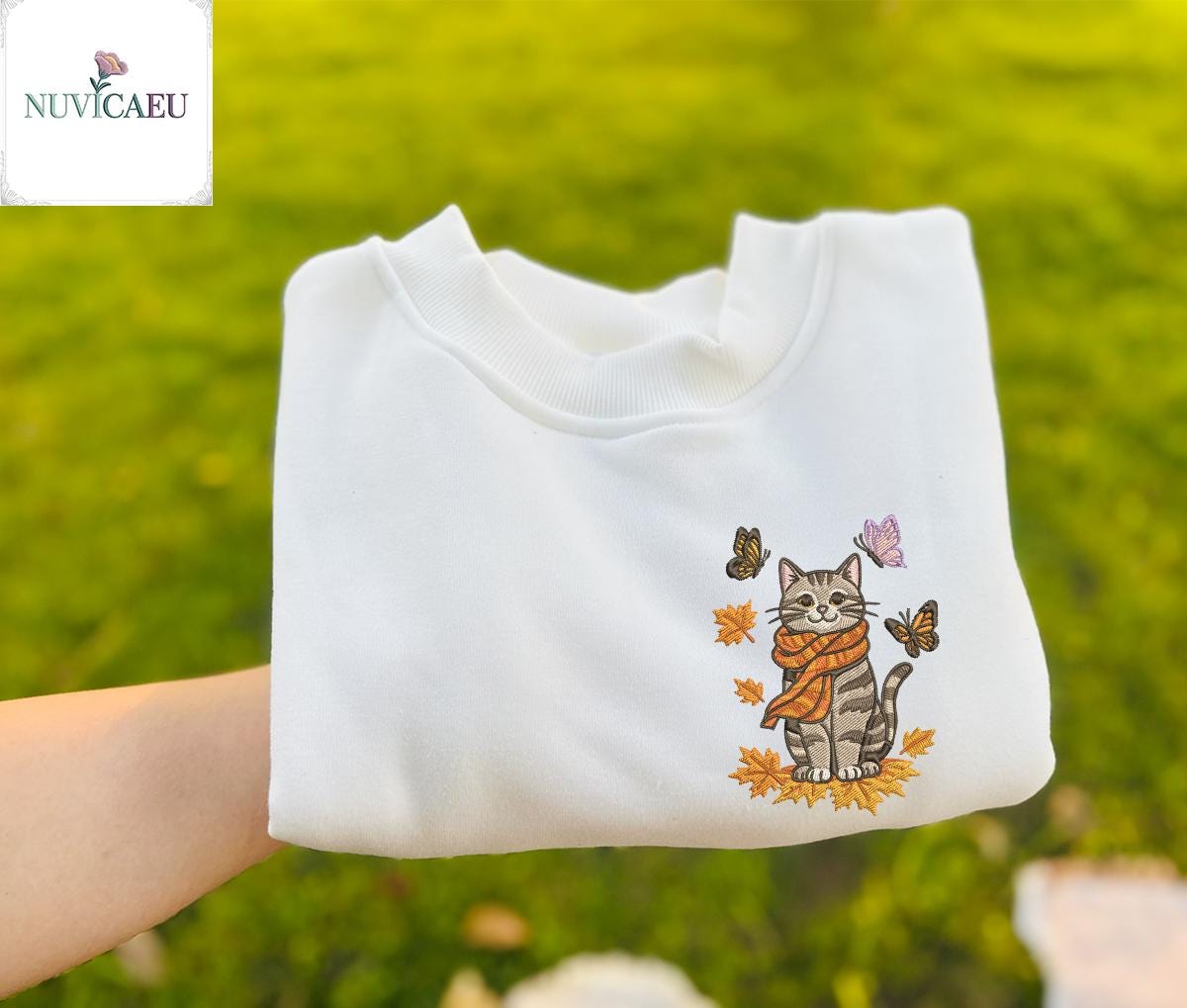 Besticktes Autumn Cat With Butterflies Shirt, Herbstkatze Sweatshirt, Cozy Tshirt, Herbstmode, Geschenk Für Sie, Hygge Style, Katzenliebhaber Besticktes Autumn Cat With Butterflies Shirt, Herbstkatze Sweatshirt, Cozy Tshirt, Herbstmode, Geschenk Für Sie, Hygge Style, Katzenliebhaber von NuvicaEU