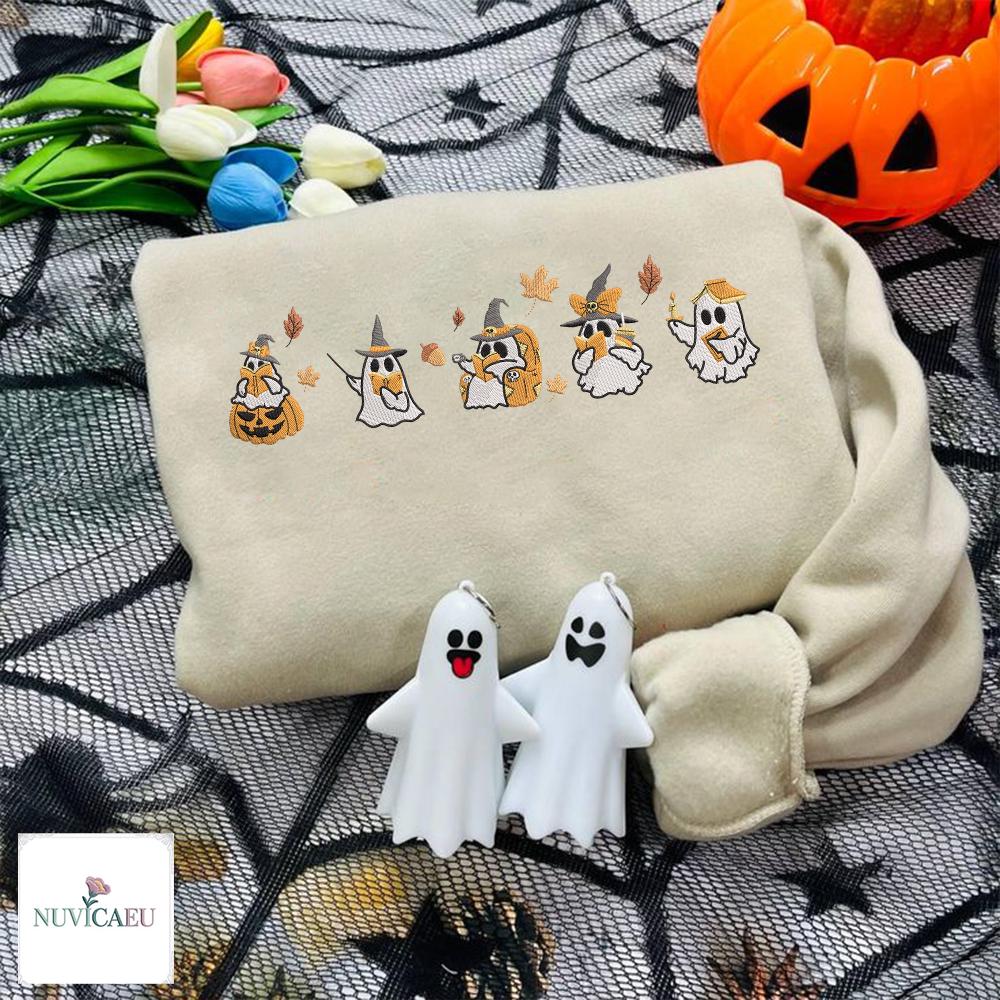 Besticktes Halloween-Geister-Shirt, Kürbis-Gespenst T-Shirt, Hexenhut Sweatshirt, Herbstblätter Stickerei, Süßes Spukmotiv, Bruststickerei Besticktes Halloween-Geister-Shirt, Kürbis-Gespenst T-Shirt, Hexenhut Sweatshirt, Herbstblätter Stickerei, Süßes Spukmotiv, Bruststickerei von NuvicaEU