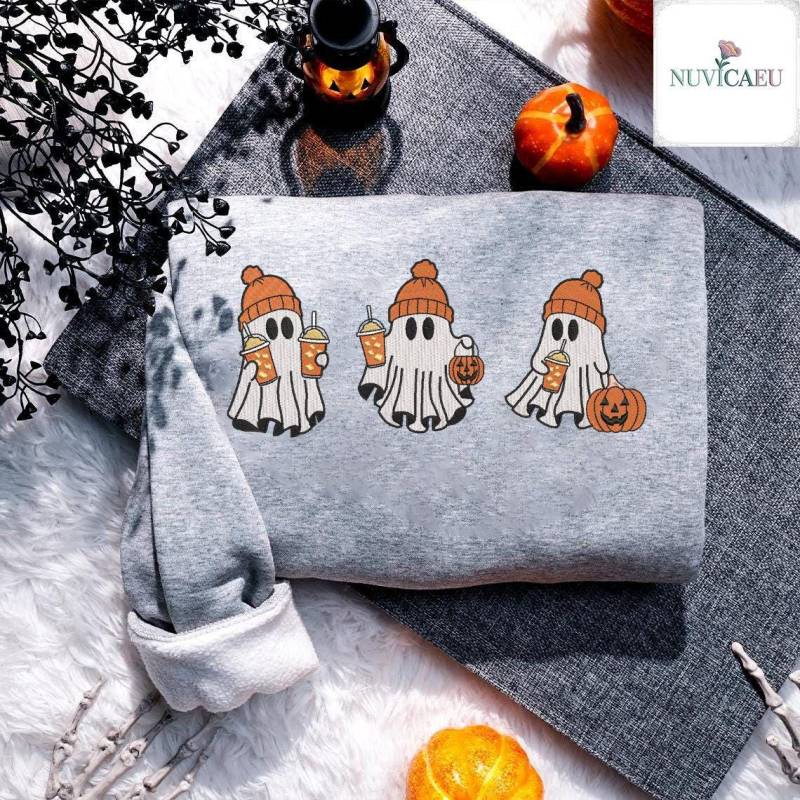 Besticktes Pumpkin Spice Ghosts Shirt, Halloween Geist Sweatshirt, Herbst Kaffee T-Shirt, Kürbis Latte Pullover, Geschenk Für Herbstfans Besticktes Pumpkin Spice Ghosts Shirt, Halloween Geist Sweatshirt, Herbst Kaffee T-Shirt, Kürbis Latte Pullover, Geschenk Für Herbstfans von NuvicaEU