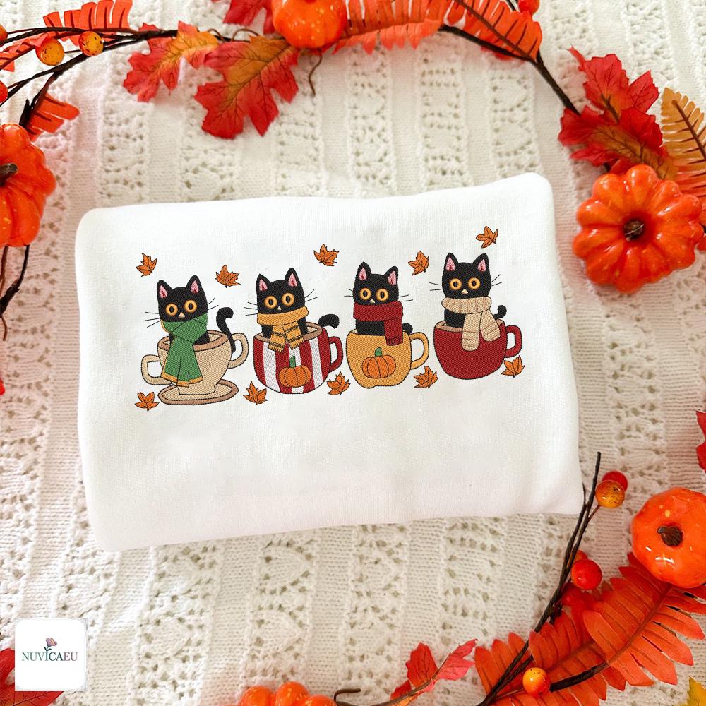 Besticktes Schwarze Katze Herbst Shirt, Katzen Sweatshirt Stickerei, T-Shirt, Katzenpullover Geschenkidee, Niedliche Katzenmode Besticktes Schwarze Katze Herbst Shirt, Katzen Sweatshirt Stickerei, T-Shirt, Katzenpullover Geschenkidee, Niedliche Katzenmode von NuvicaEU
