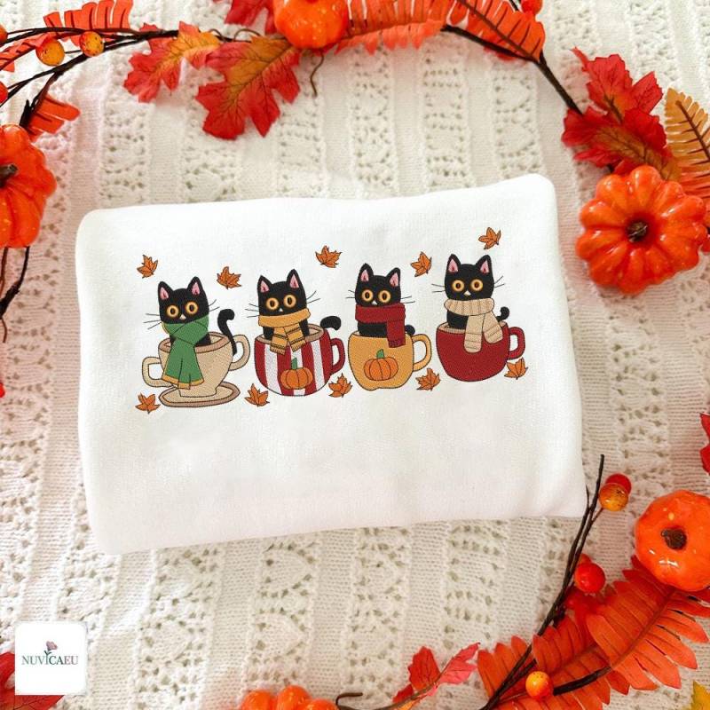 Besticktes Schwarze Katze Herbst Shirt, Katzen Sweatshirt Stickerei, T-Shirt, Katzenpullover Geschenkidee, Niedliche Katzenmode Besticktes Schwarze Katze Herbst Shirt, Katzen Sweatshirt Stickerei, T-Shirt, Katzenpullover Geschenkidee, Niedliche Katzenmode von NuvicaEU