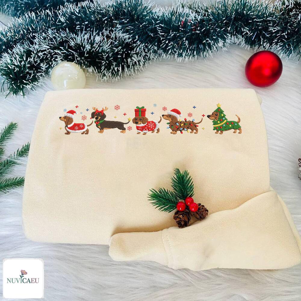 Besticktes Weihnachts Dackel Shirt, Xmas Hund T-Shirt, Lustiger Dachshund Sweatshirt, Festliche Stickerei Pullover, Unisex Winter Kleidung Besticktes Weihnachts Dackel Shirt, Xmas Hund T-Shirt, Lustiger Dachshund Sweatshirt, Festliche Stickerei Pullover, Unisex Winter Kleidung von NuvicaEU