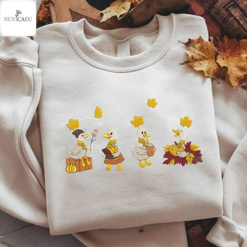 Embroidery Autumn Ducks Shirt, Duck Fall Sweatshirt, Cute Animal T-Shirt, Whimsical Embroidery, Outfit, Gift For Her Embroidery Autumn Ducks Shirt, Duck Fall Sweatshirt, Cute Animal T-Shirt, Whimsical Embroidery, Outfit, Gift For Her von NuvicaEU