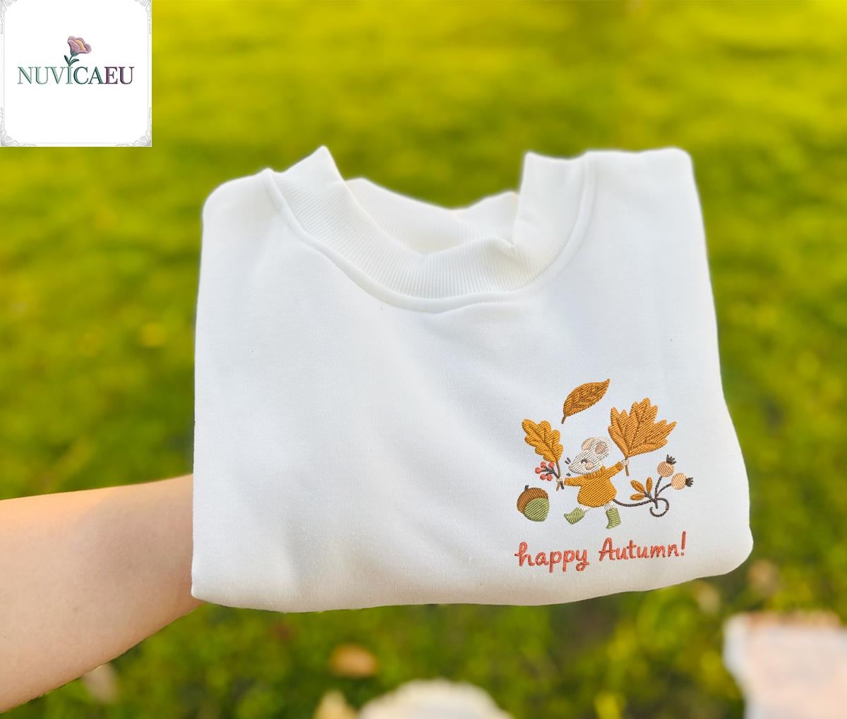 Embroidery Happy Autumn Mouse Shirt With Acorn & Leaves Design, Cozy Fall Animal T-Shirt, Cute Woodland Gift Sweatshirt Embroidery Happy Autumn Mouse Shirt With Acorn & Leaves Design, Cozy Fall Animal T-Shirt, Cute Woodland Gift Sweatshirt von NuvicaEU