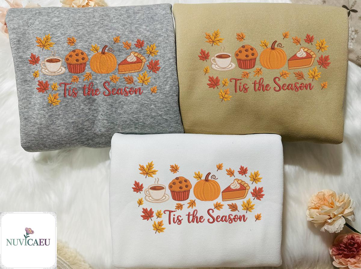 Embroidery Tis The Season Shirt, Fall Coffee Pumpkin Pie Leaves Embroidered Design, Cozy Autumn T-Shirt, Warm Thanksgiving Sweatshirt Gift Embroidery Tis The Season Shirt, Fall Coffee Pumpkin Pie Leaves Embroidered Design, Cozy Autumn T-Shirt, Warm Thanksgiving Sweatshirt Gift von NuvicaEU