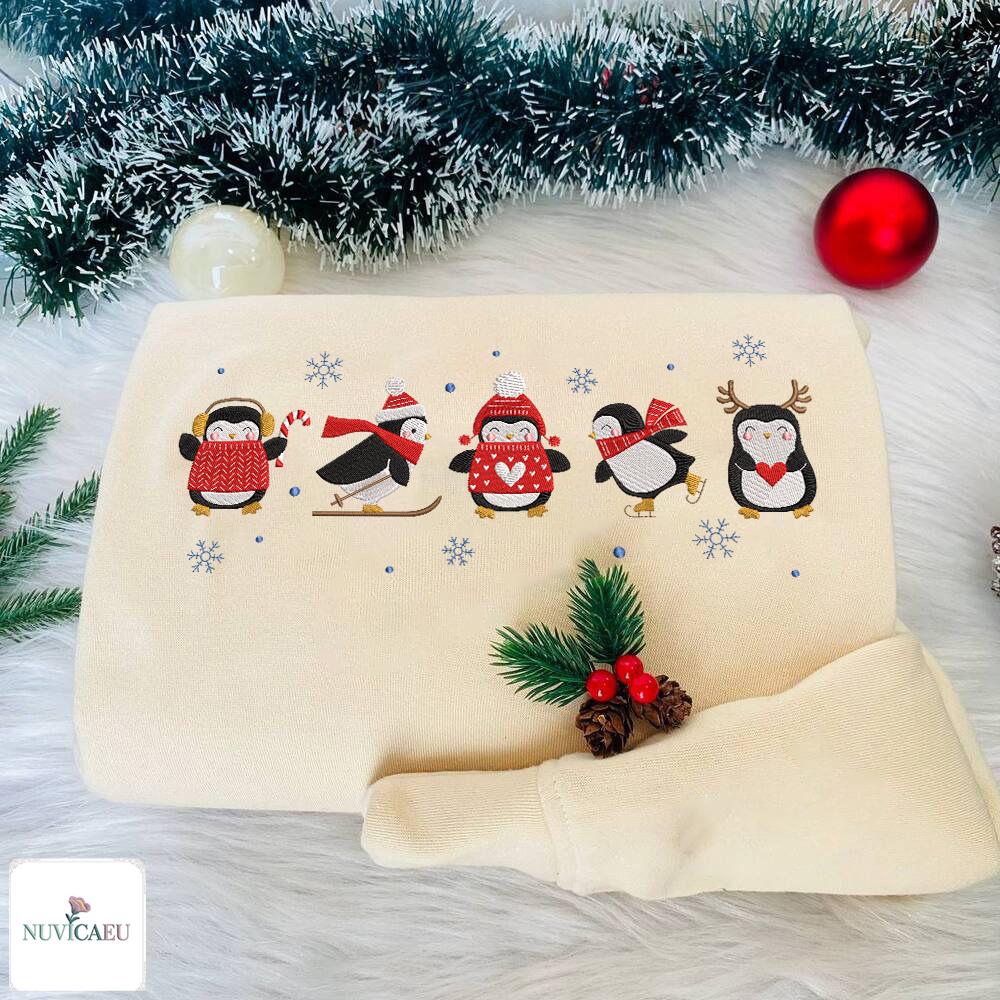 Gestickte Pinguin Winter Shirt, Weihnachts T-Shirt, Unisex Sweatshirt, Skifahren Stickerei Pullover, Lustiges Tiermotiv Oberteil Geschenk Gestickte Pinguin Winter Shirt, Weihnachts T-Shirt, Unisex Sweatshirt, Skifahren Stickerei Pullover, Lustiges Tiermotiv Oberteil Geschenk von NuvicaEU