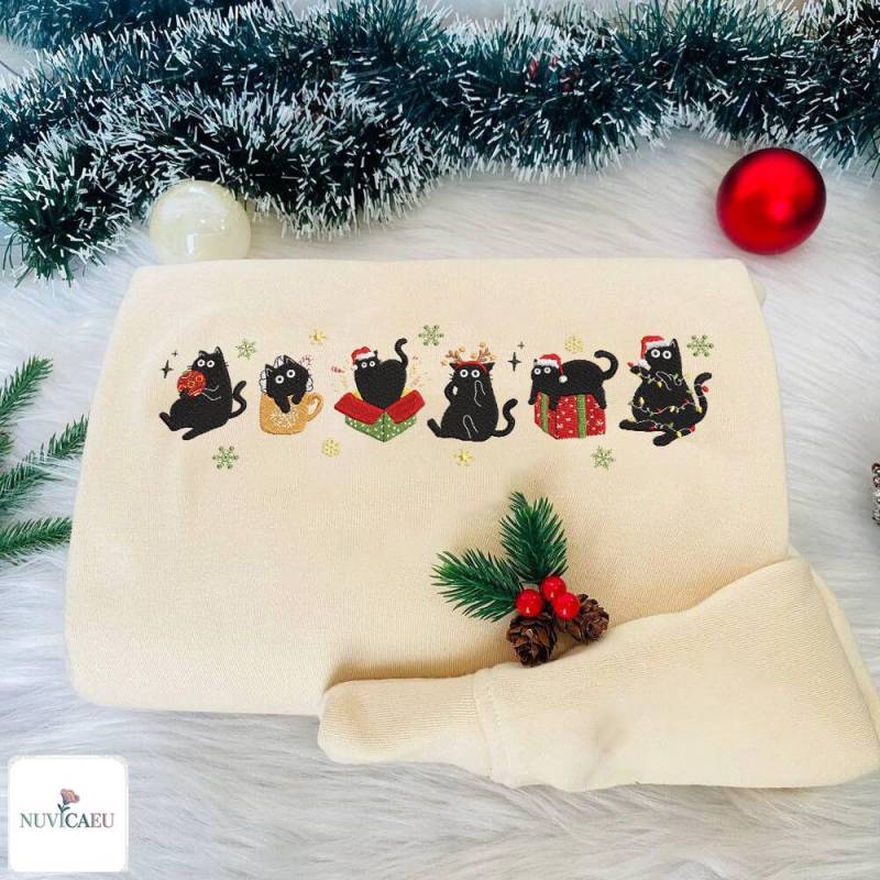 Gestickte Schwarze Katzen Weihnachten Shirt, Festliches T-Shirt, Unisex Sweatshirt, Lustiges Tier Stickerei Pullover Geschenk Winter von NuvicaEU