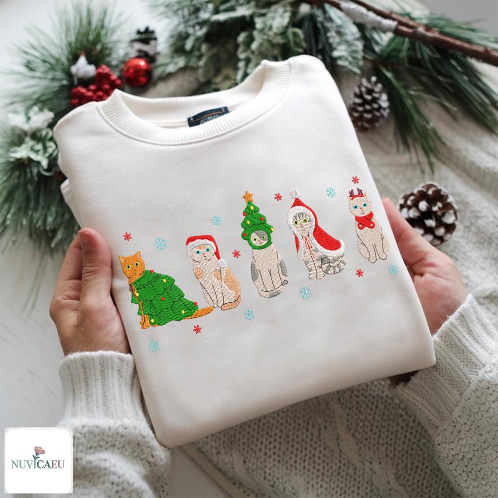 Gesticktes Weihnachts Katzen Sweatshirt, Lustiger Katzenbaum Stickerei Pullover, Unisex Weihnachten Shirt Geschenk Idee Winter Outfit von NuvicaEU