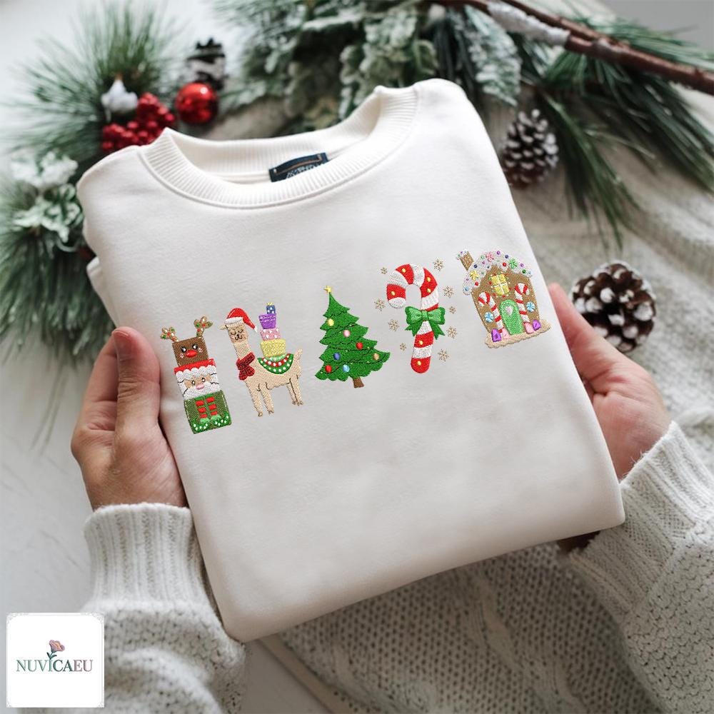 Gesticktes Weihnachts Motiv Sweatshirt, Festliche Symbole Stickerei Shirt, Xmas Pullover Geschenk Idee Unisex Winter Outfit Gesticktes Weihnachts Motiv Sweatshirt, Festliche Symbole Stickerei Shirt, Xmas Pullover Geschenk Idee Unisex Winter Outfit von NuvicaEU