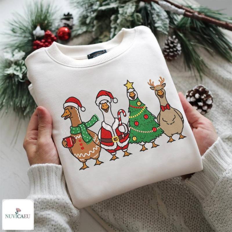 Gesticktes Weihnachtsgänse Sweatshirt, Lustiger Gänse Pullover, Christmas Stickerei Shirt, Tiermotiv Kleidung Geschenk von NuvicaEU