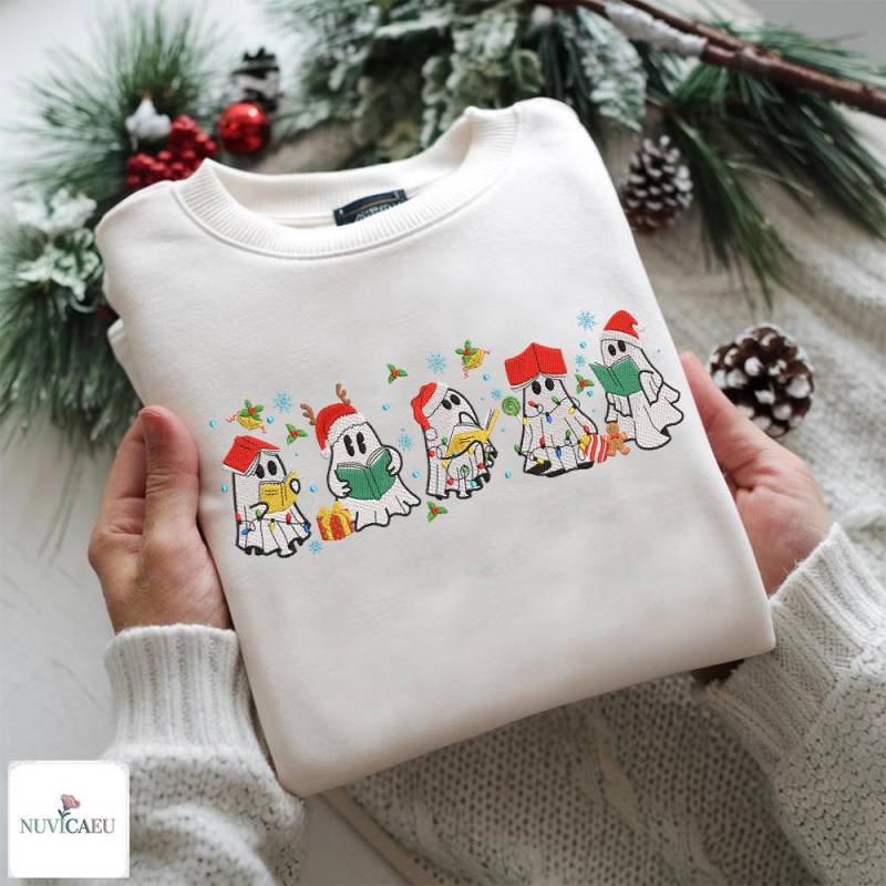 Gesticktes Weihnachtsgeist Shirt, Lustiges Ghost T-Shirt, Winter Pullover, Stickerei Oberteil, Festliche Xmas Kleidung Geschenk Gesticktes Weihnachtsgeist Shirt, Lustiges Ghost T-Shirt, Winter Pullover, Stickerei Oberteil, Festliche Xmas Kleidung Geschenk von NuvicaEU
