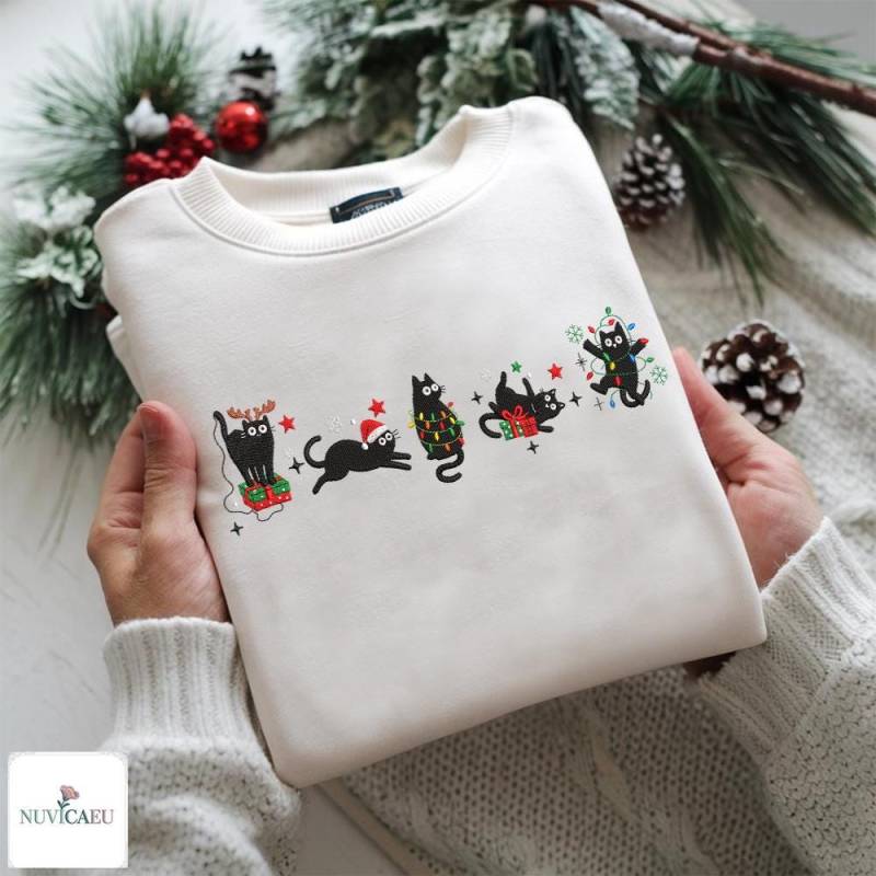 Gesticktes Weihnachtskatzen Sweatshirt, Lustiges Schwarze Katze Pullover, Xmas Stickerei Shirt, Geschenk Für Katzenliebhaber Gesticktes Weihnachtskatzen Sweatshirt, Lustiges Schwarze Katze Pullover, Xmas Stickerei Shirt, Geschenk Für Katzenliebhaber von NuvicaEU
