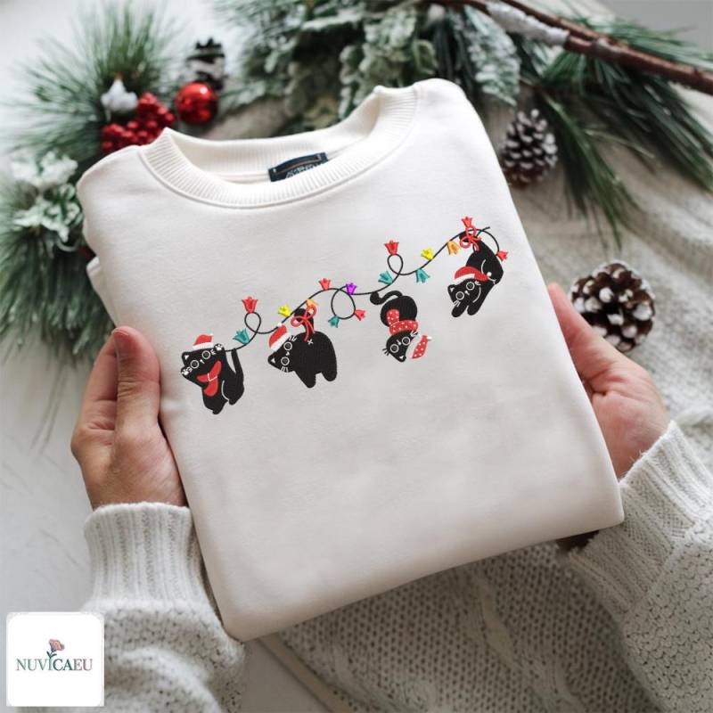 Gesticktes Weihnachtskatzen Sweatshirt, Lustiges T-Shirt Mit Hängemotiv, Hoodie Lichterkette Und Katzen, Geschenkidee Für Tierfreunde von NuvicaEU