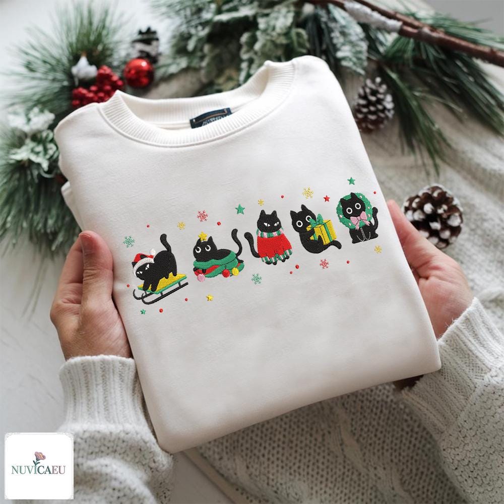 Gesticktes Weihnachtskatzen Sweatshirt, Schwarze Katze Pullover, Lustiges Xmas Stickerei Shirt, Geschenk Für Katzenliebhaber von NuvicaEU