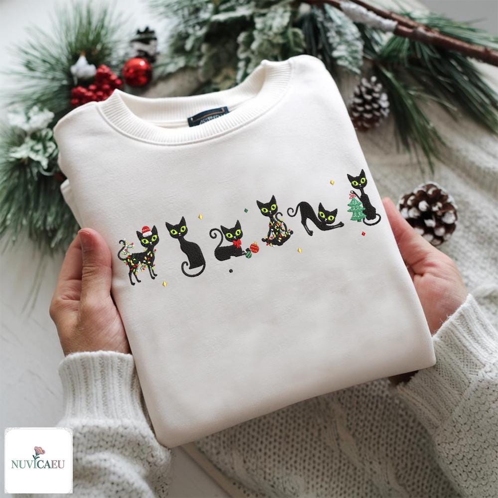 Gesticktes Weihnachtskatzen Sweatshirt, Schwarze Katze Stickerei Pullover, Xmas Tiermotiv Shirt, Geschenk Für Katzenliebhaber Gesticktes Weihnachtskatzen Sweatshirt, Schwarze Katze Stickerei Pullover, Xmas Tiermotiv Shirt, Geschenk Für Katzenliebhaber von NuvicaEU