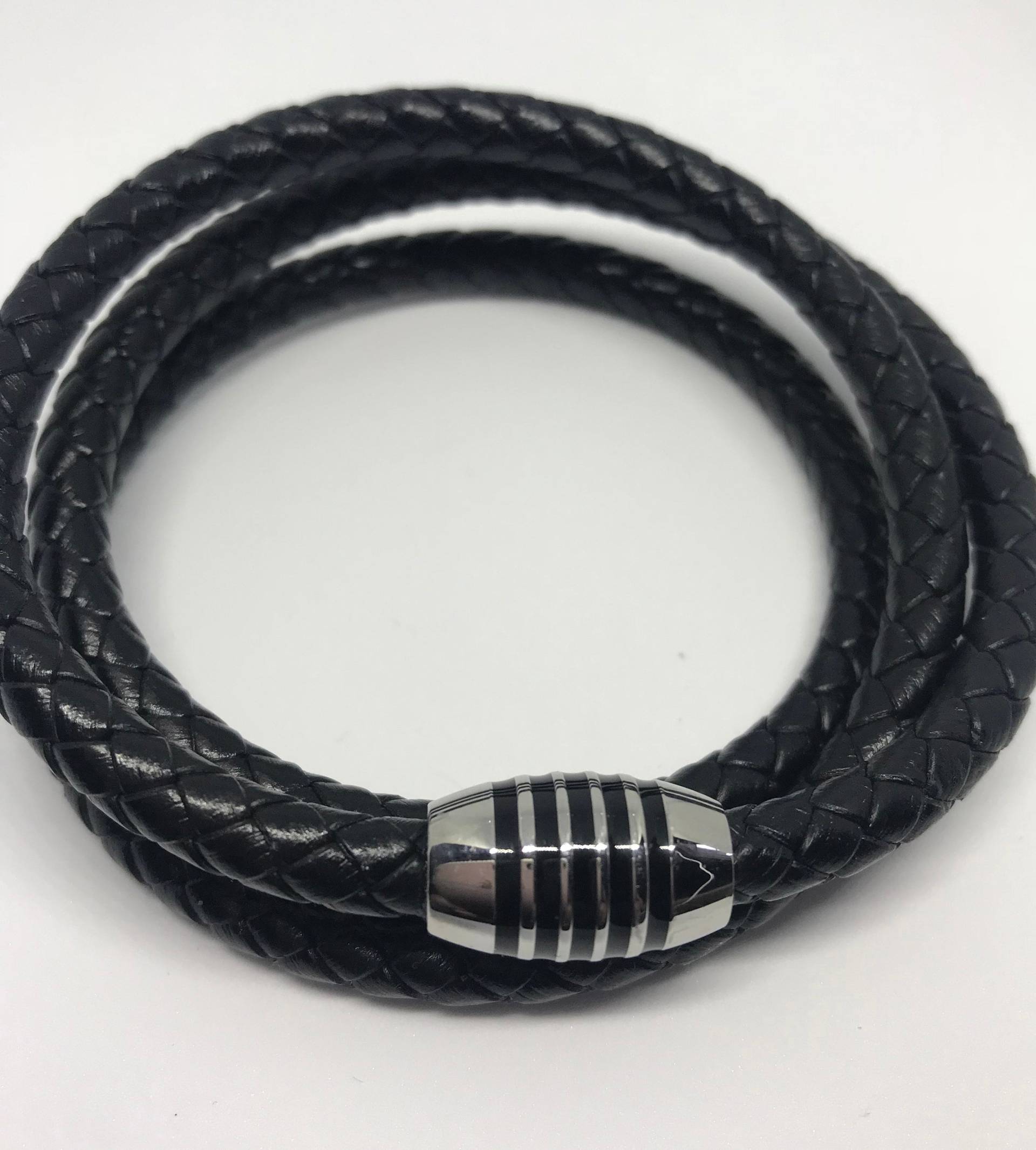 Herren-Vegan-Leder-Armband, Triple Wickelarmband, Magnetverschluss, Geflochtenem Leder von Nxtlevelcollection