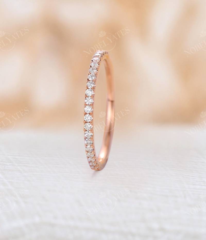 18K Rose Gold Natürlicher Diamant Ehering, Zierliche Gerade Braut Halb Eternity Ring, Stapelbarer Passender Versprechen Ring von NyFineJewelry