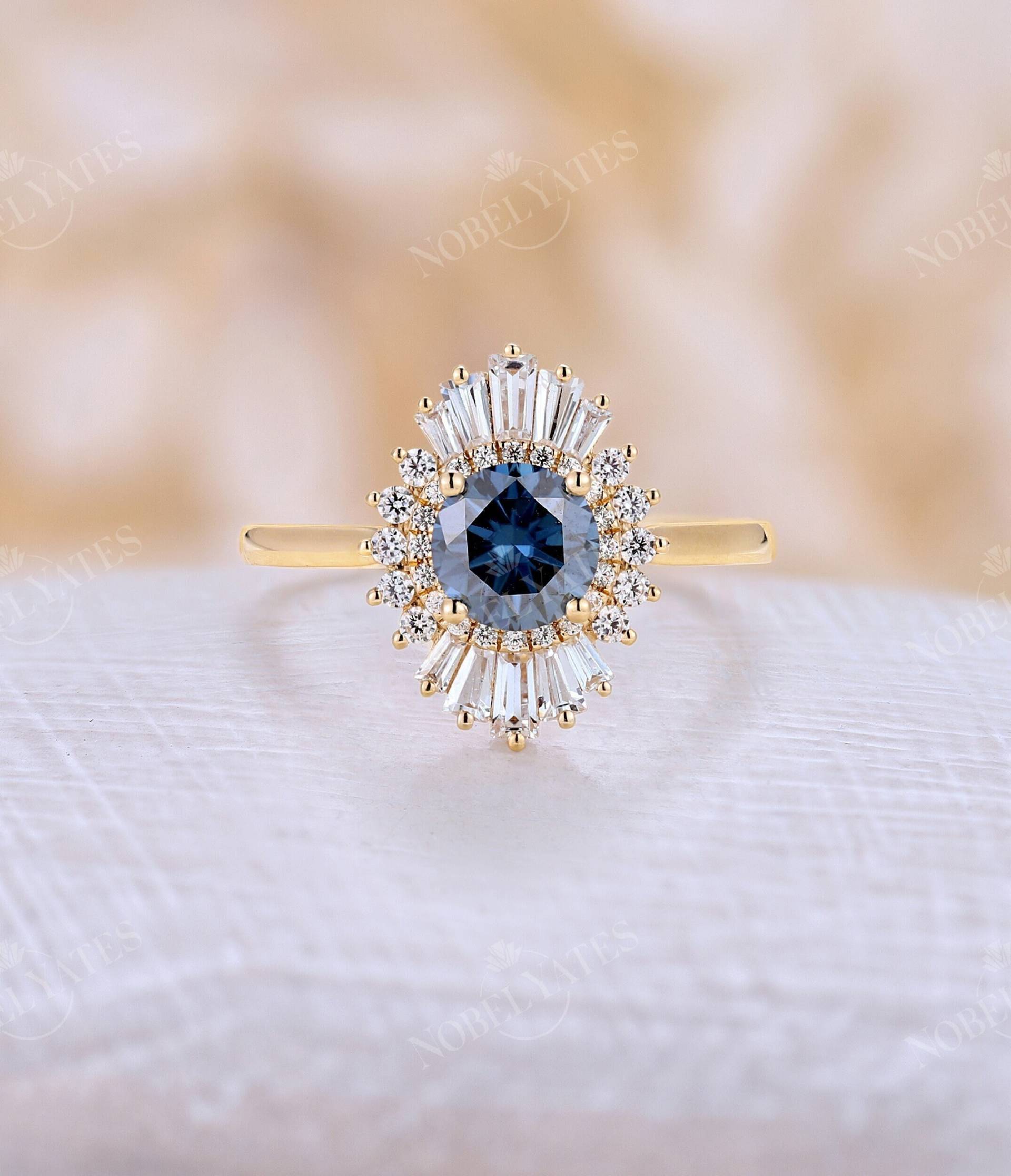 5A Blau Grau Moissanite Verlobungsring Halo Ring Baguette Diamantring Cz Runder Schnitt Gelbgoldring Prong von NyFineJewelry