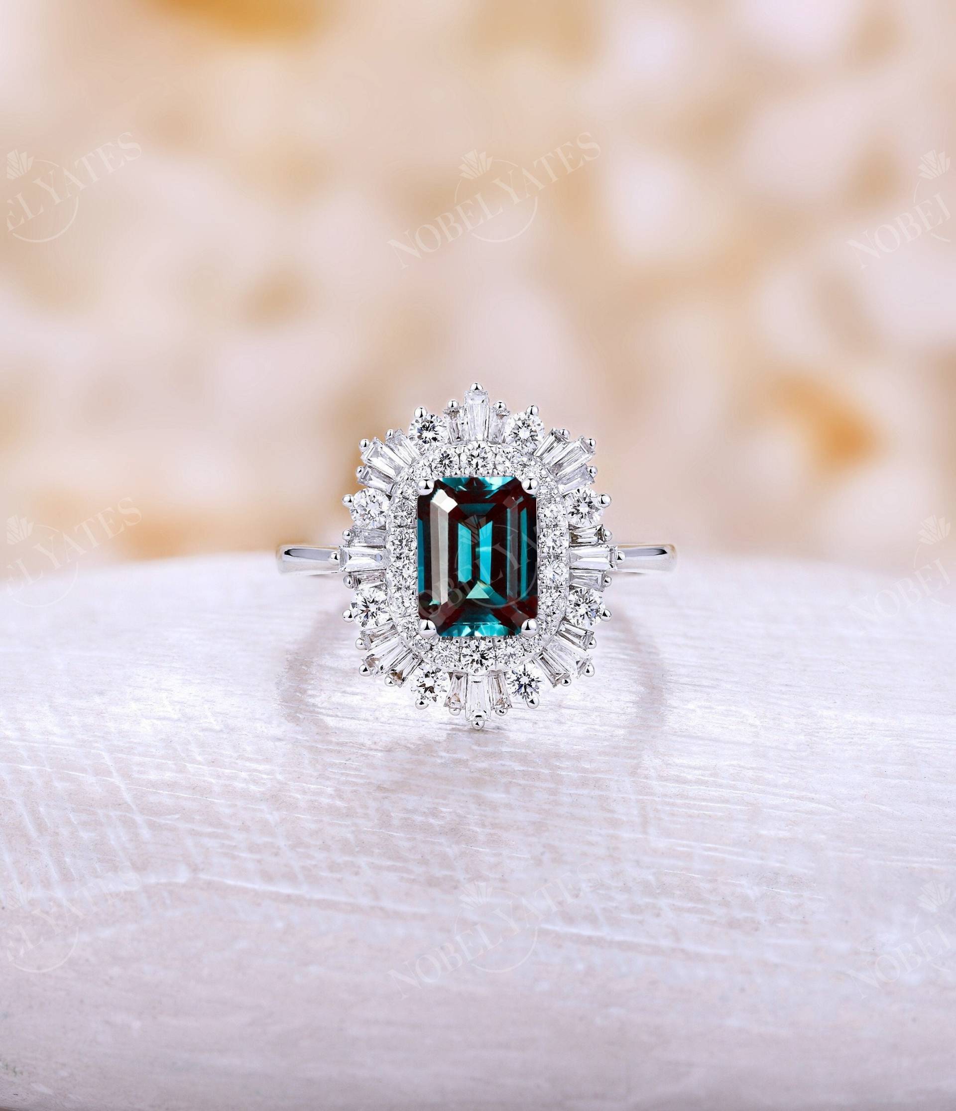 Alexandrit Verlobungsring Cz-Ring Diamantring Smaragdschliff Ring Vintage-Ring Art-Deco-Ring Weißgoldring Brautring Prong von NyFineJewelry