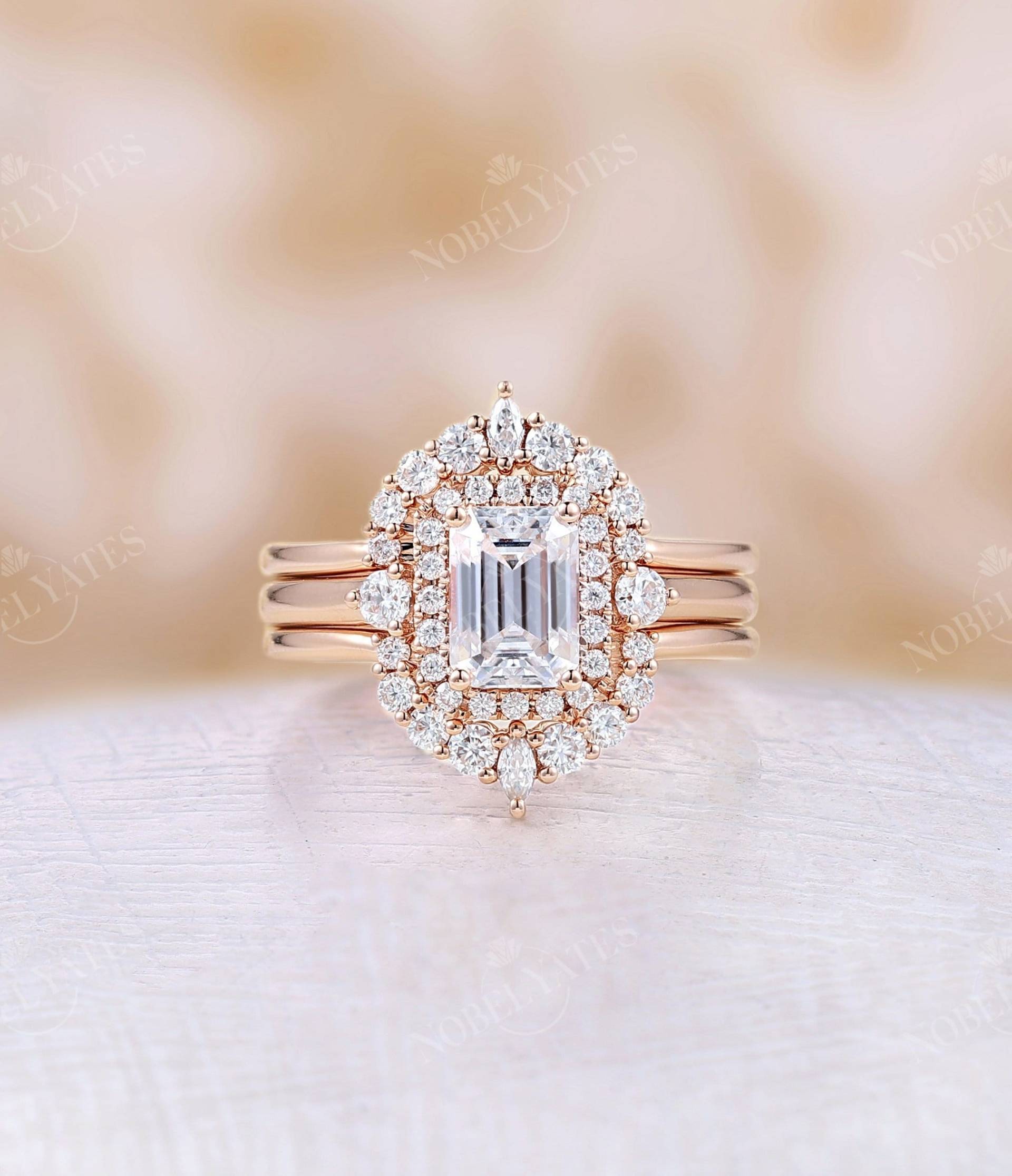 Antike 3 Stücke Smaragd Schnitt Moissanite Verlobungsring Set Vintage Rose Gold Diamant Halo Braut Jubiläum Versprechen Ring von NyFineJewelry