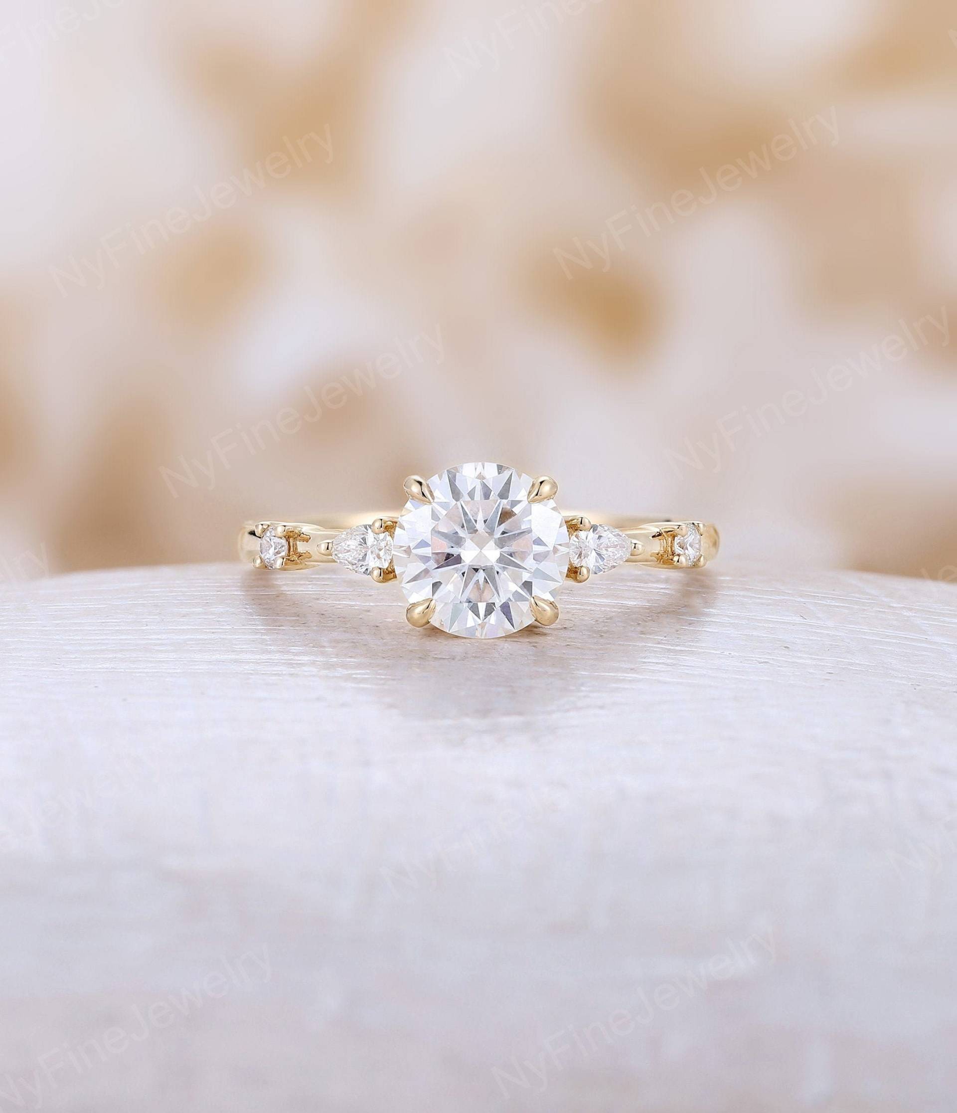 Antike Rundschliff Moissanit Verlobungsring Gelbgold Ring Art Deco Birne Diamant Hochzeit Brautring Jahrestag Versprechen von NyFineJewelry
