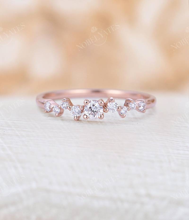Zarter Cluster Naturdiamantring, Einzigartiger 18K Gold Verlobungsring, Zierliche Eheringe, Brautring Für Frauen, Jubiläumsversprechensring von NyFineJewelry