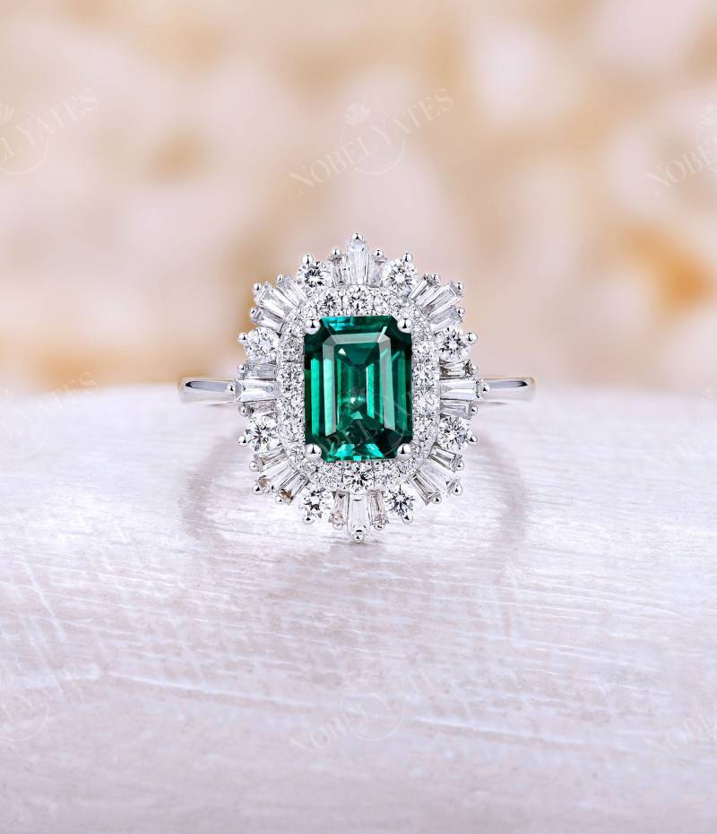 Art-Deco-Labor Smaragd Verlobungsring Vintage Smaragdschliff Weißgold Gatsby Brautring Einzigartige Diamant Halo Ehering Versprechen Jahrestag von NyFineJewelry