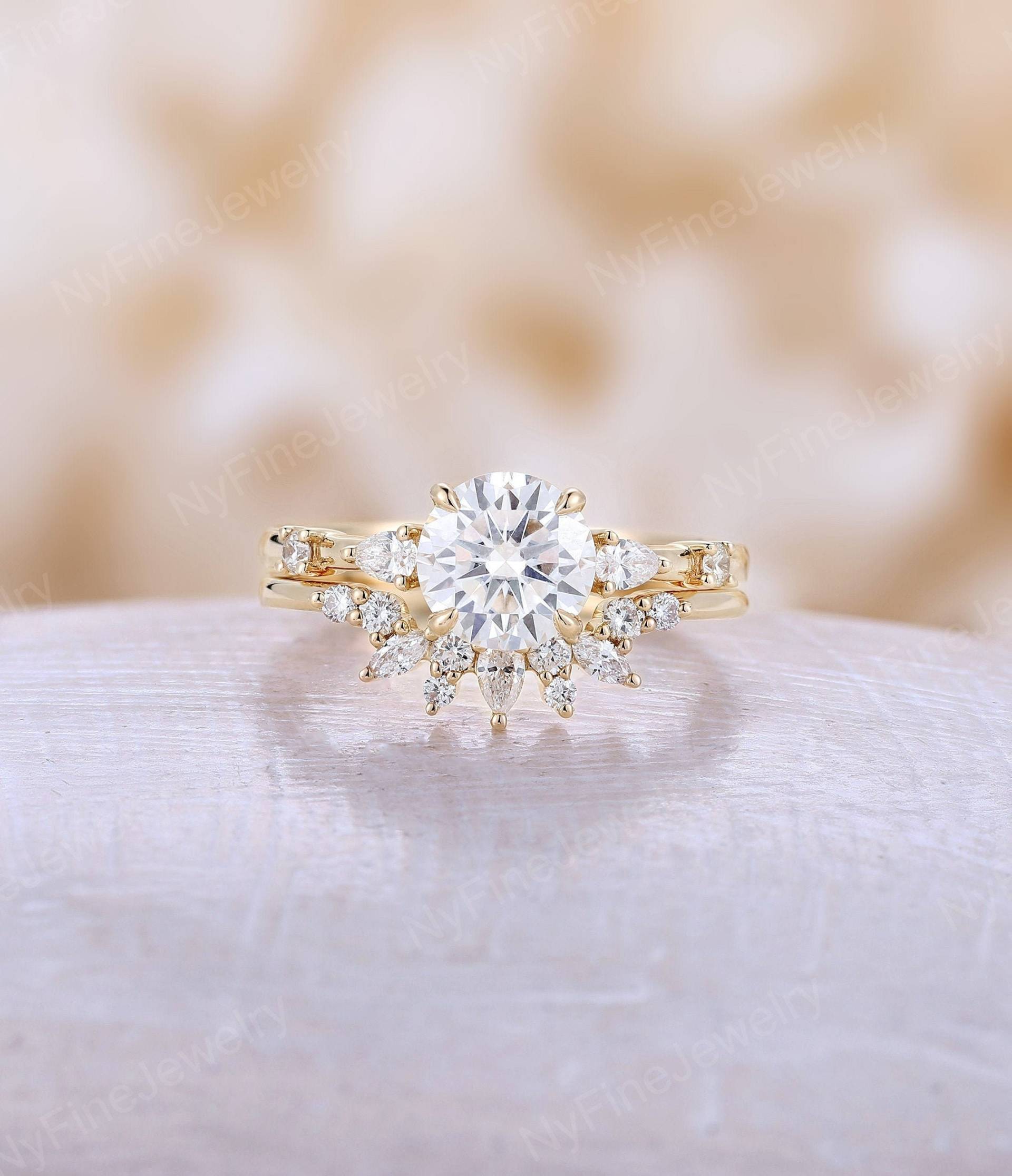 Art Deco Moissanit Verlobungsring Def Vintage Diamant Hochzeit Braut Set Einzigartiges Krappenset Gebogenes Passendes Band Jubiläumsring von NyFineJewelry