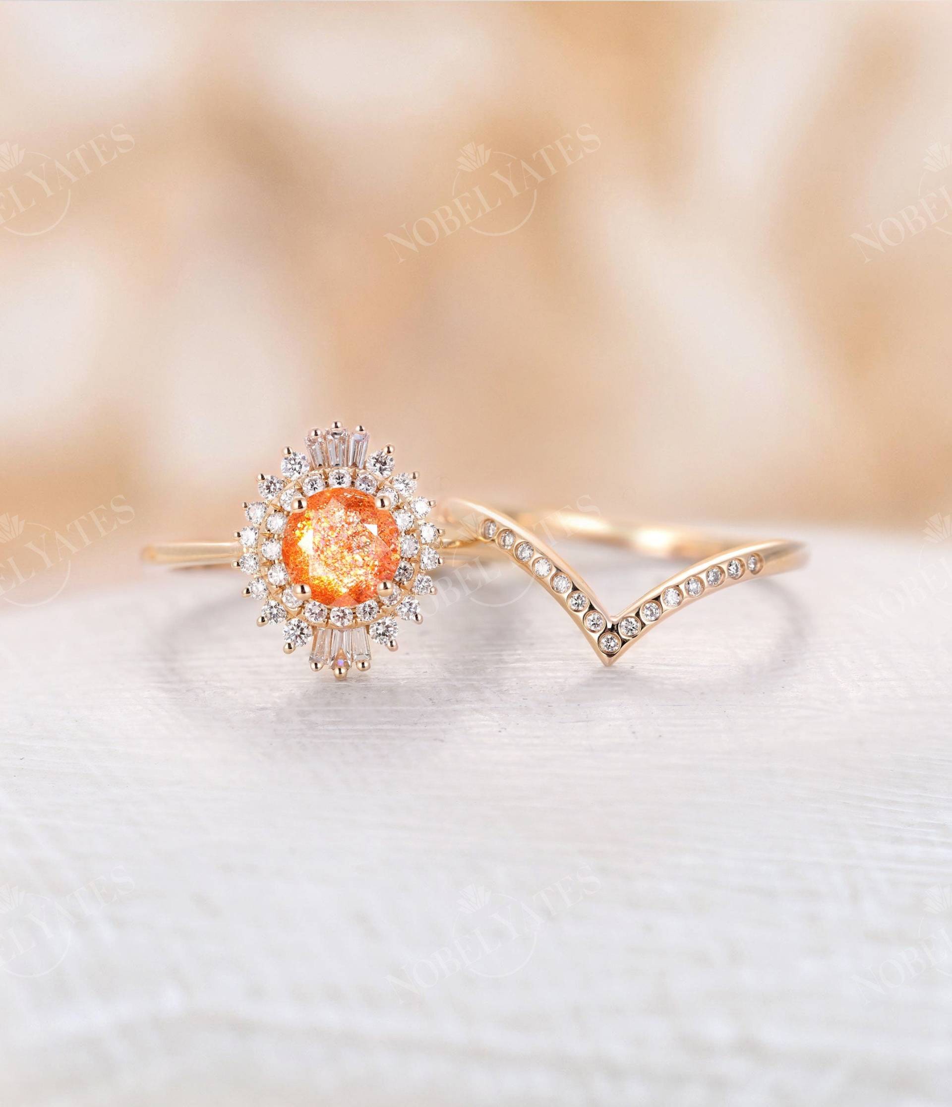 Art-Deco-Sonnenstein Verlobungsring Gelbgold Rundschliff Braut Ring Baguette Diamant Heiligenschein Hochzeit Jahrestag von NyFineJewelry