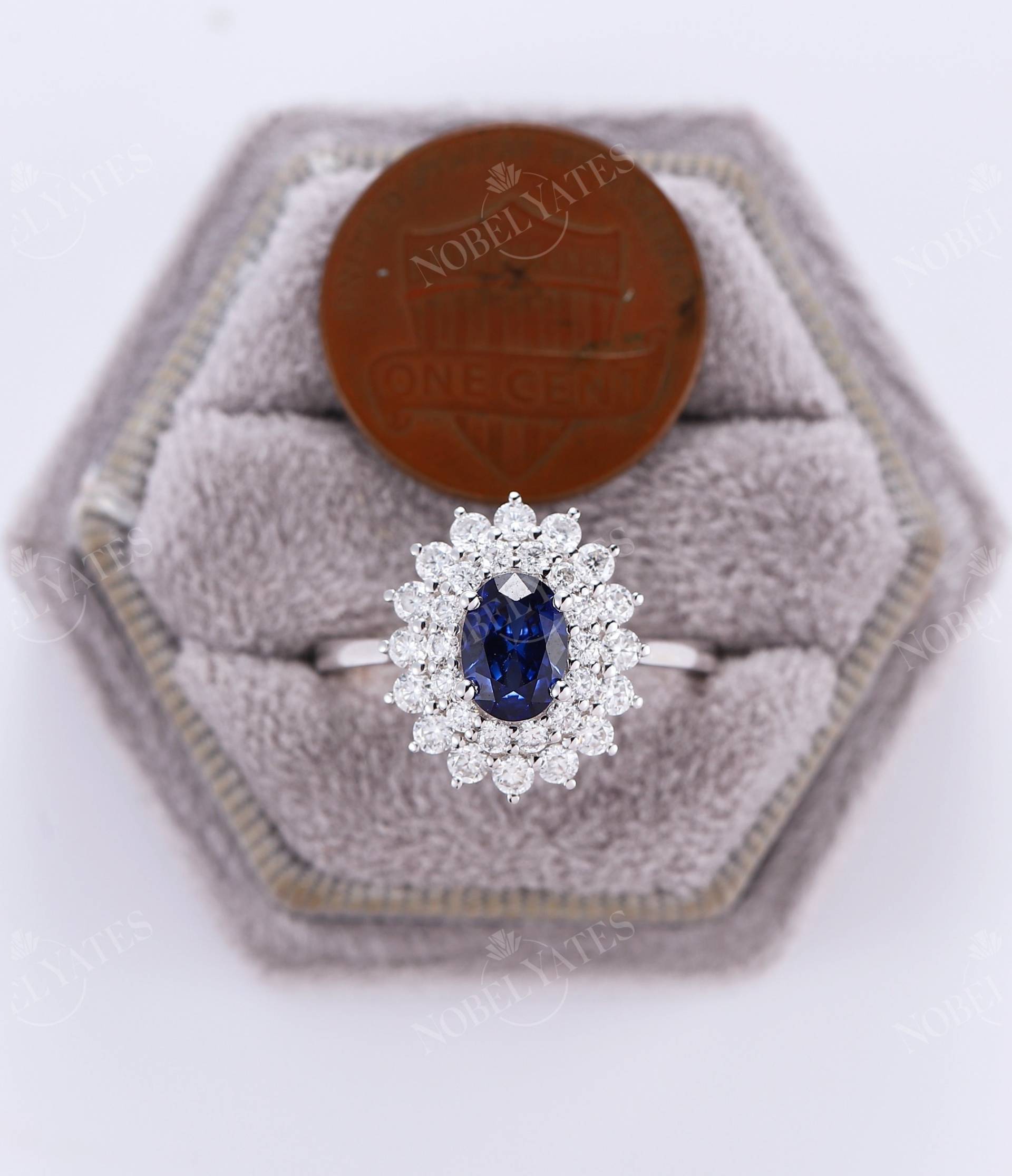 Blauer Saphirring Für Die Verlobung Saphir Goldring Halo Diamant Moissanit Ring Jubiläumsring Verlobungsring Weißgold von NyFineJewelry