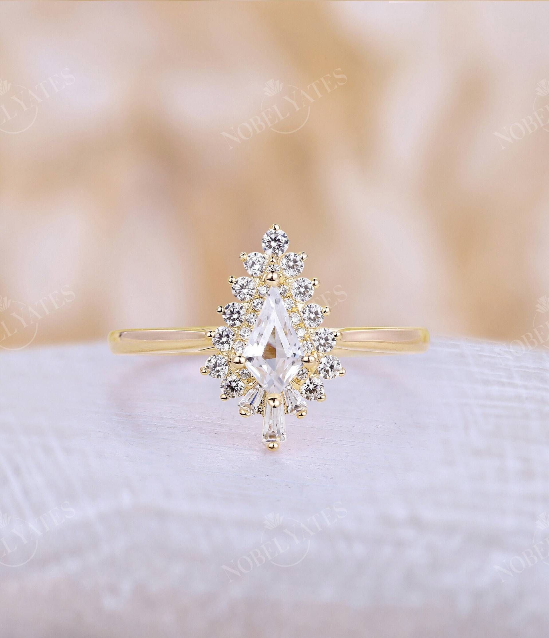 Drachenform Moissanite Verlobungsring Haloring Moissanit Diamant Ring Cz Unikatring Vintagering Gelbgoldring Jubiläumsring von NyFineJewelry