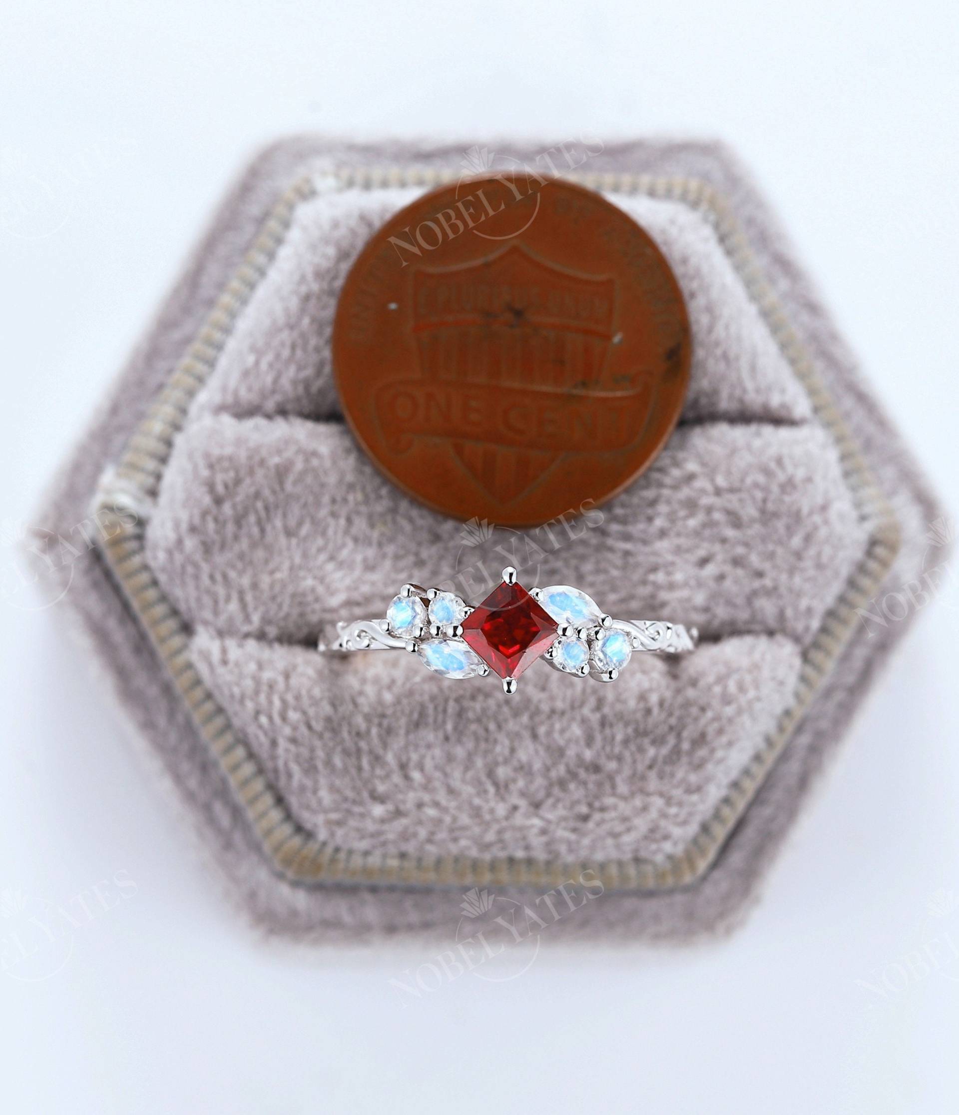 Lab Rubin Verlobungsring Prinzessinenring Cluster Ring Vintage Jubiläumsring Mondsteinring Solid Gold von NyFineJewelry